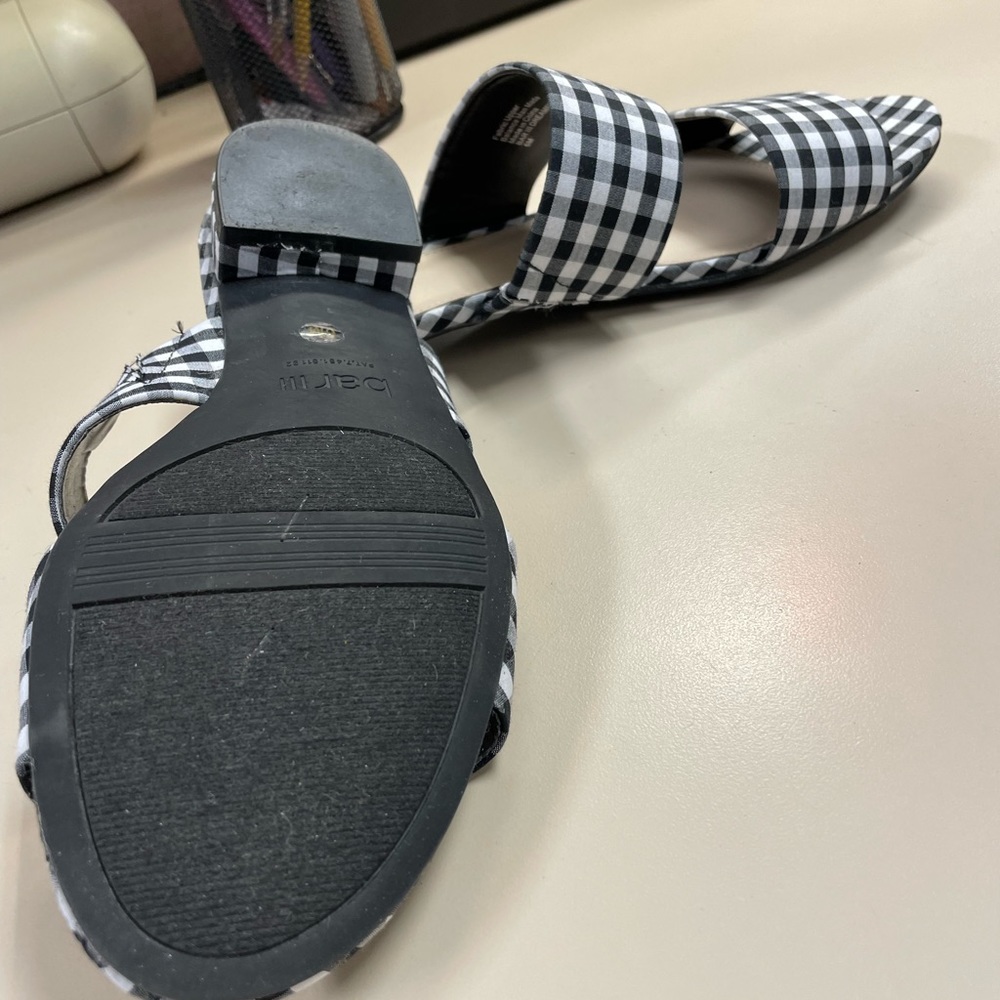 Beautiful sandals, perfect for summer!!!too big on me, - Picture 2 of 5